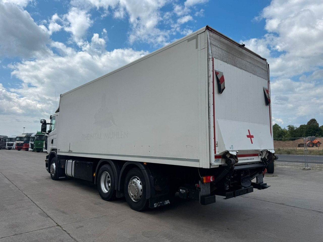 Scania P 380 * KOFFER * LBW 3 TON * LENK / LIFTACHSE * - Kravas automašīna ar slēgto virsbūvi: foto 4 Scania P 380 * KOFFER * LBW 3 TON * LENK / LIFTACHSE * - Kravas automašīna ar slēgto virsbūvi: foto 4