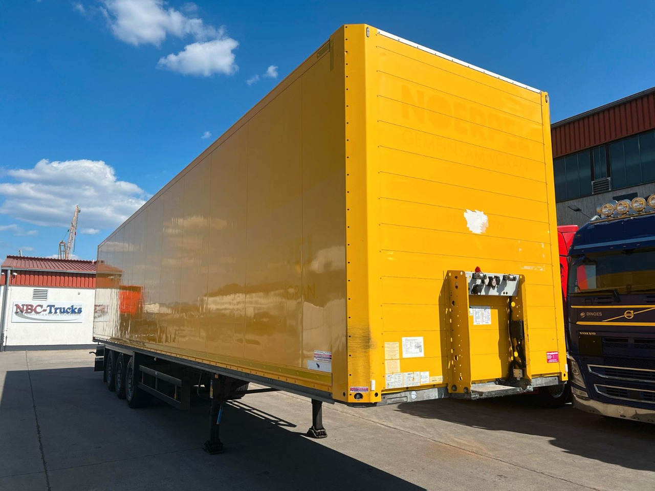 Schmitz Cargobull SCB S3B * KOFFER * SCHEIBENBREMSE * DOPPELSTOCK - Puspiekabe slēgtā virsbūve: foto 1 Schmitz Cargobull SCB S3B * KOFFER * SCHEIBENBREMSE * DOPPELSTOCK - Puspiekabe slēgtā virsbūve: foto 1