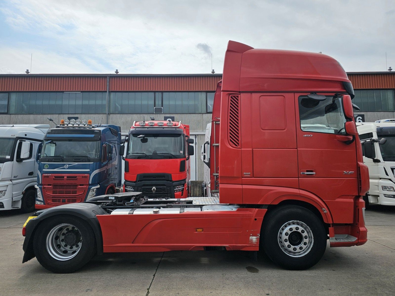 DAF XF 450 FT * STANDKLIMA &-HEIZUNG * ACC * 2X TANK - Vilcējs: foto 4 DAF XF 450 FT * STANDKLIMA &-HEIZUNG * ACC * 2X TANK - Vilcējs: foto 4