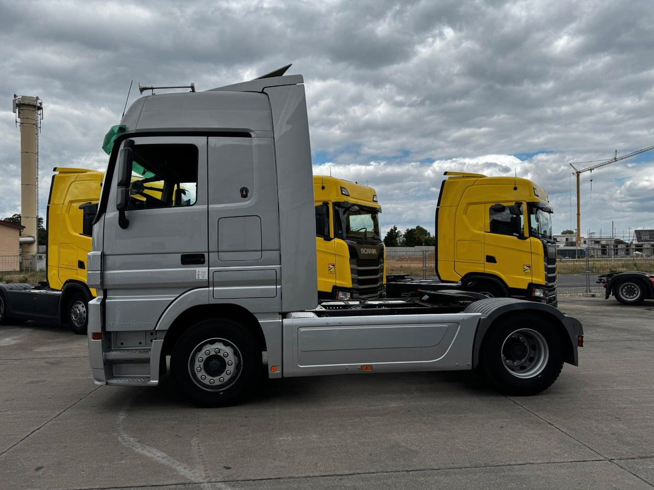 Mercedes-Benz ACTROS 1844 * AUTOMATIK * TOP * NEUE REIFEN - Vilcējs: foto 3 Mercedes-Benz ACTROS 1844 * AUTOMATIK * TOP * NEUE REIFEN - Vilcējs: foto 3