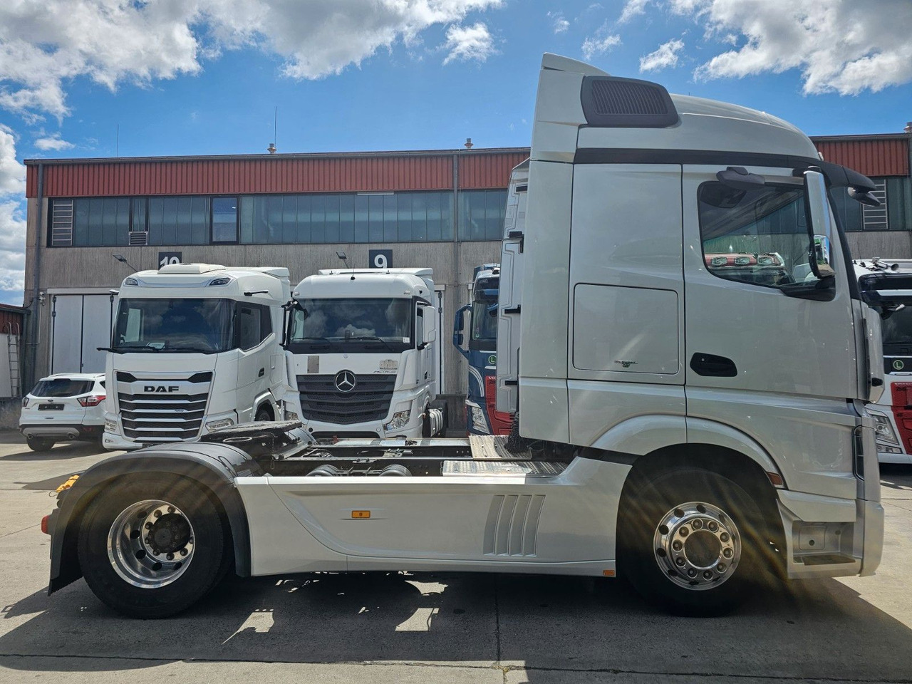 Mercedes-Benz ACTROS 1851 * 2X VORHANDEN * ACC * STANDH. *EUR5 - Vilcējs: foto 4 Mercedes-Benz ACTROS 1851 * 2X VORHANDEN * ACC * STANDH. *EUR5 - Vilcējs: foto 4