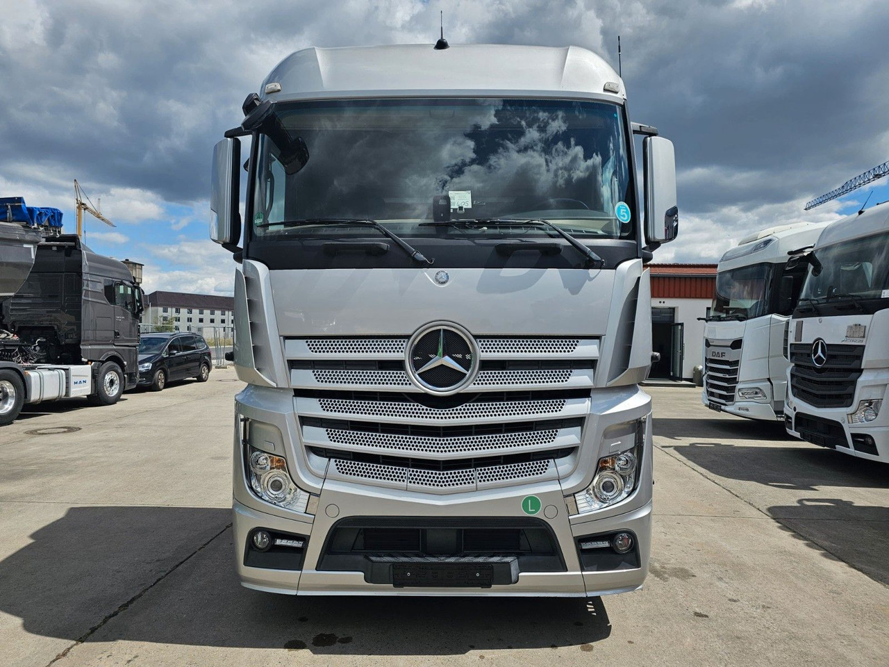 Mercedes-Benz ACTROS 1851 * 2X VORHANDEN * ACC * STANDH. *EUR5 - Vilcējs: foto 2 Mercedes-Benz ACTROS 1851 * 2X VORHANDEN * ACC * STANDH. *EUR5 - Vilcējs: foto 2