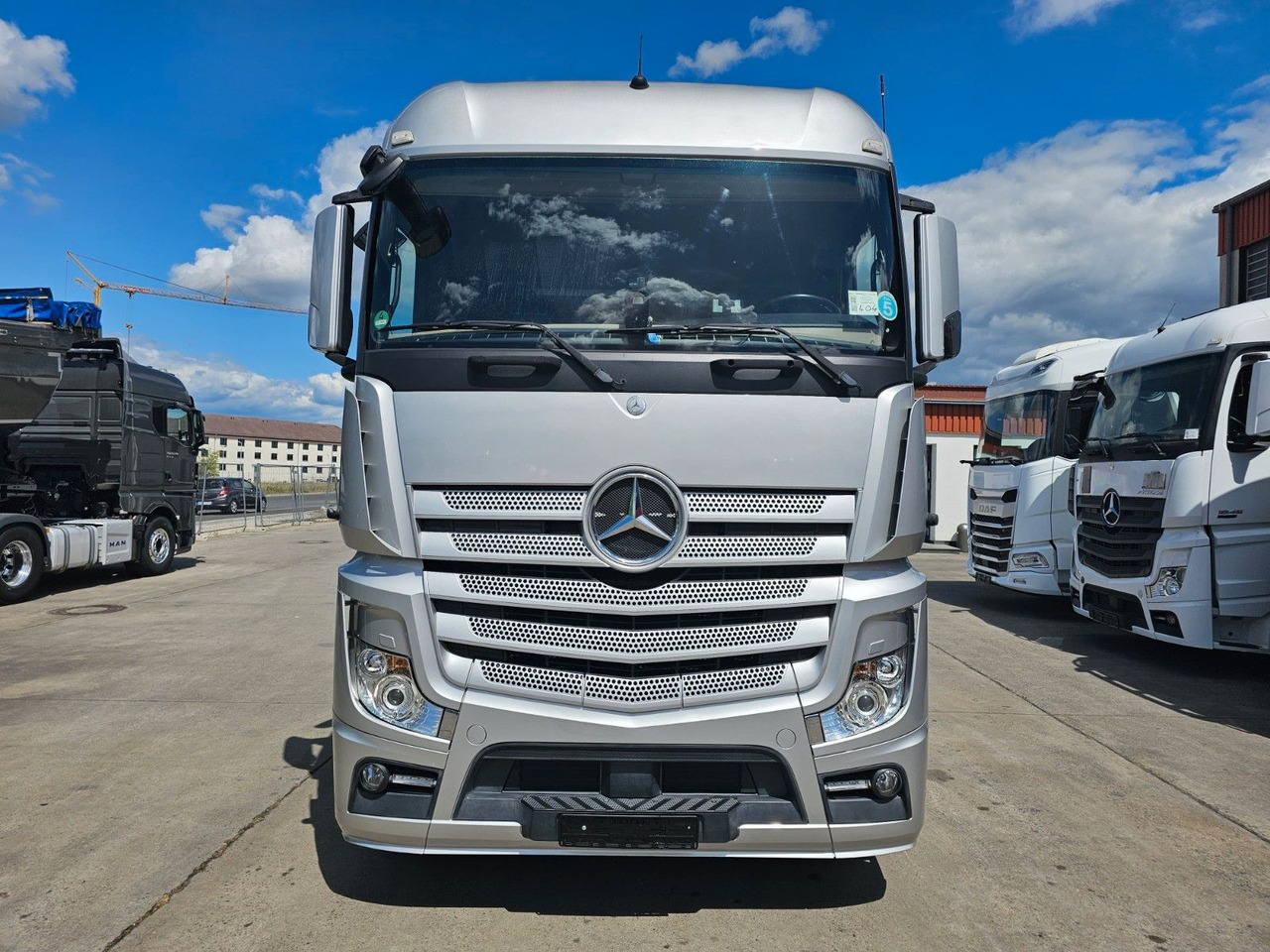 Mercedes-Benz ACTROS 1851 * 2X VORHANDEN * ACC * STANDH. *EUR5 - Vilcējs: foto 2 Mercedes-Benz ACTROS 1851 * 2X VORHANDEN * ACC * STANDH. *EUR5 - Vilcējs: foto 2