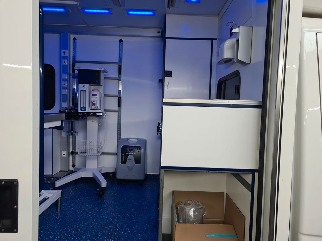 Ātrās palīdzības mašīna Mercedes-Benz RTW / Tierrettung / Tierarzt / OP: foto 13 Ātrās palīdzības mašīna Mercedes-Benz RTW / Tierrettung / Tierarzt / OP: foto 13