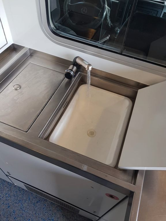 Ātrās palīdzības mašīna Mercedes-Benz RTW / Tierrettung / Tierarzt / OP: foto 7 Ātrās palīdzības mašīna Mercedes-Benz RTW / Tierrettung / Tierarzt / OP: foto 7