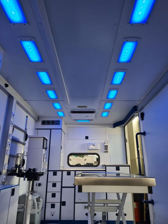 Ātrās palīdzības mašīna Mercedes-Benz RTW / Tierrettung / Tierarzt / OP: foto 11 Ātrās palīdzības mašīna Mercedes-Benz RTW / Tierrettung / Tierarzt / OP: foto 11