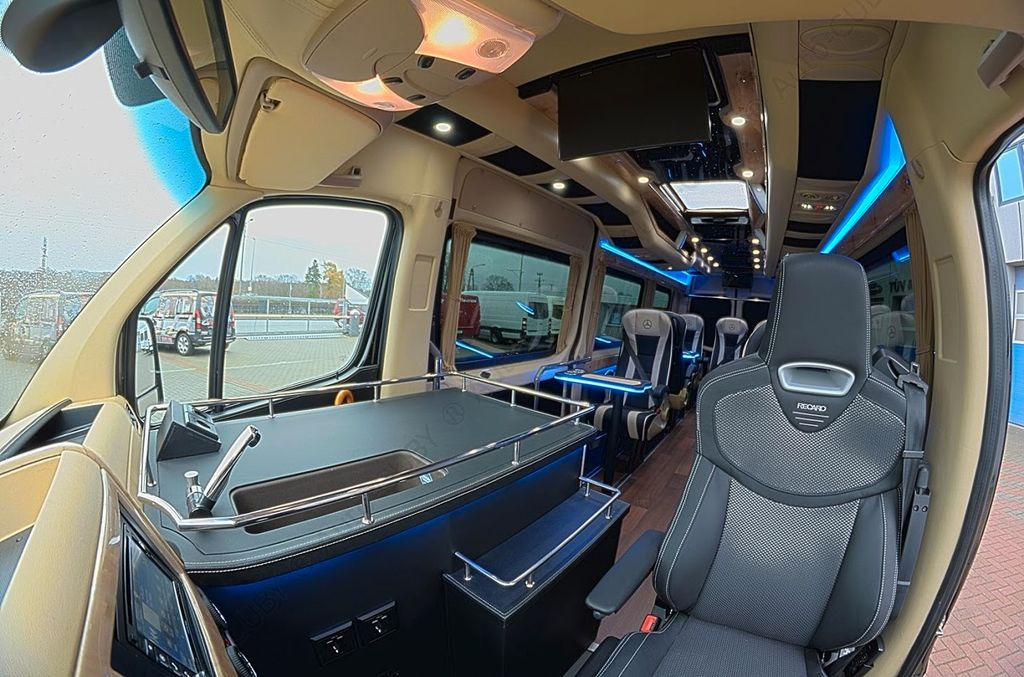 Mercedes-Benz Sprinter 319 VIP 8+1 Mercedes-Benz Sprinter 319 VIP 8+1 - Mikroautobuss, Pasažieru furgons: foto 4 Mercedes-Benz Sprinter 319 VIP 8+1 Mercedes-Benz Sprinter 319 VIP 8+1 - Mikroautobuss, Pasažieru furgons: foto 4