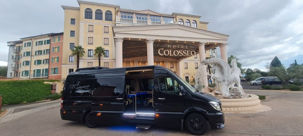 Mercedes-Benz Sprinter 319 VIP 8+1 Mercedes-Benz Sprinter 319 VIP 8+1 - Mikroautobuss, Pasažieru furgons: foto 1 Mercedes-Benz Sprinter 319 VIP 8+1 Mercedes-Benz Sprinter 319 VIP 8+1 - Mikroautobuss, Pasažieru furgons: foto 1