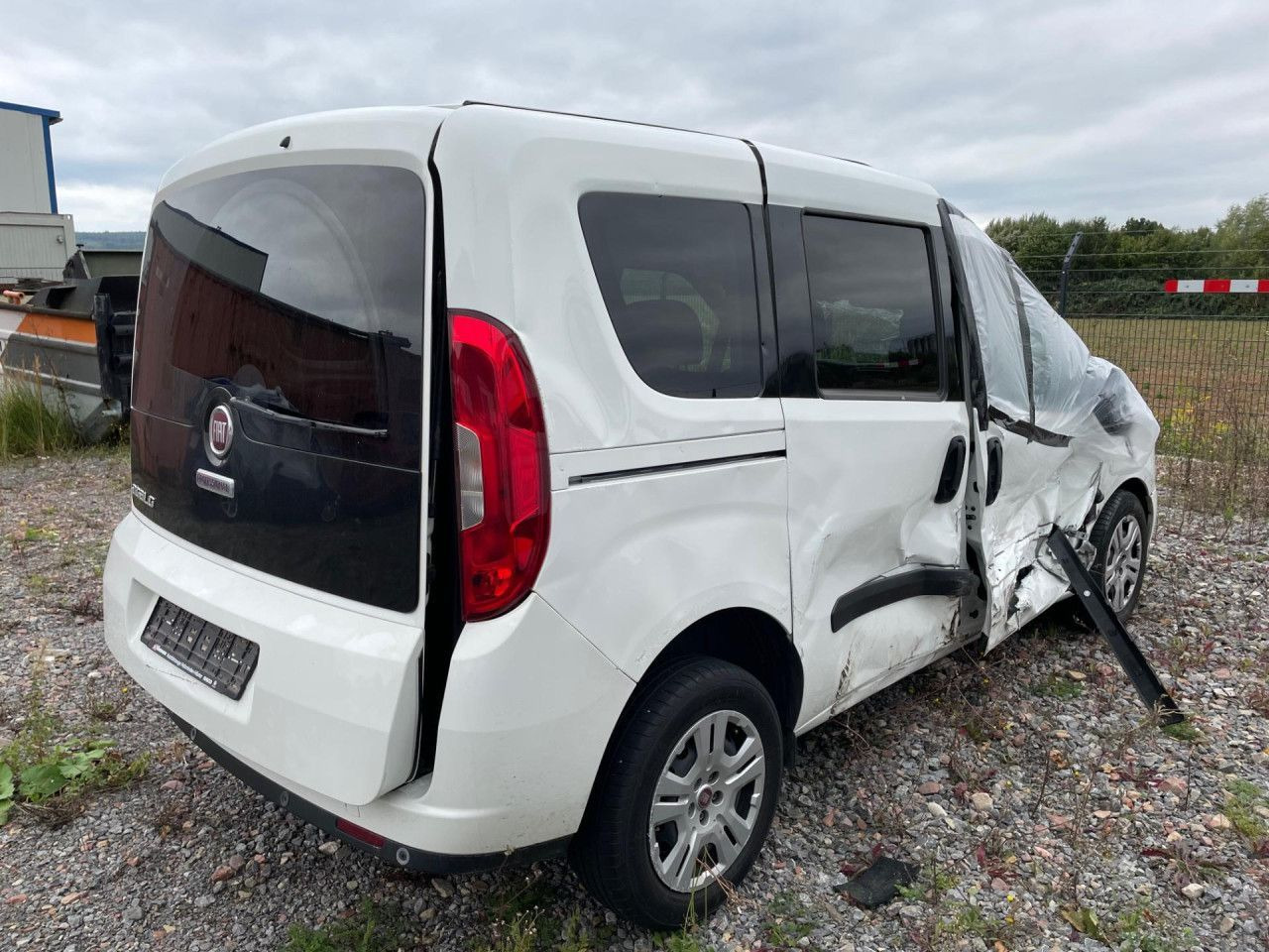 Fiat Doblo Maxi 1.6 M-Jet Euro6 Klima ZV - Pasažieru furgons: foto 3 Fiat Doblo Maxi 1.6 M-Jet Euro6 Klima ZV - Pasažieru furgons: foto 3