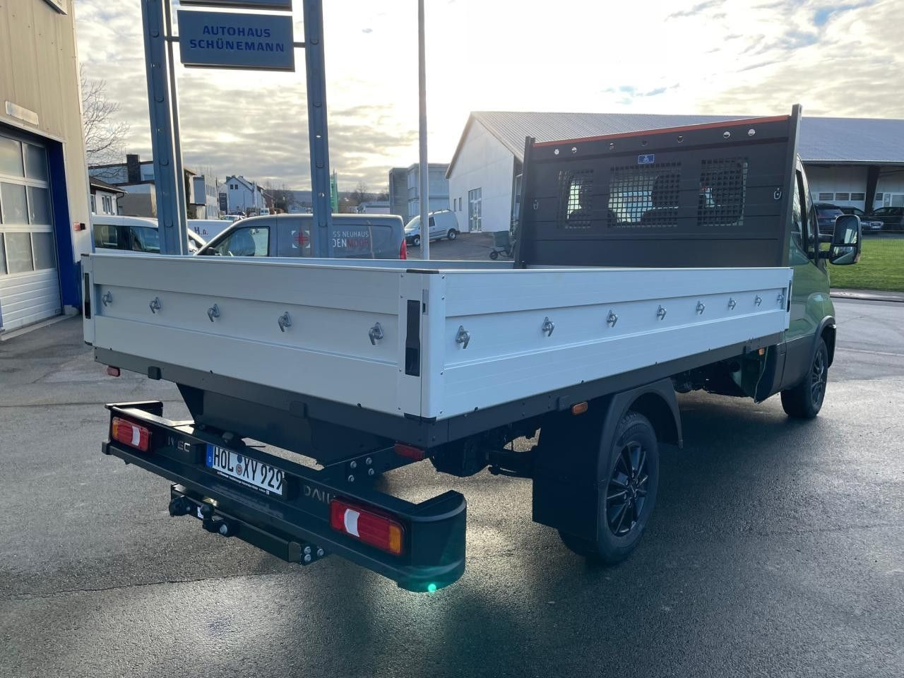 Iveco Daily 35S14A8 Euro6 Klima AHK Navi ZV Iveco Daily 35S14A8 Euro6 Klima AHK Navi ZV - Automašīna ar kravas platformu: foto 4 Iveco Daily 35S14A8 Euro6 Klima AHK Navi ZV Iveco Daily 35S14A8 Euro6 Klima AHK Navi ZV - Automašīna ar kravas platformu: foto 4