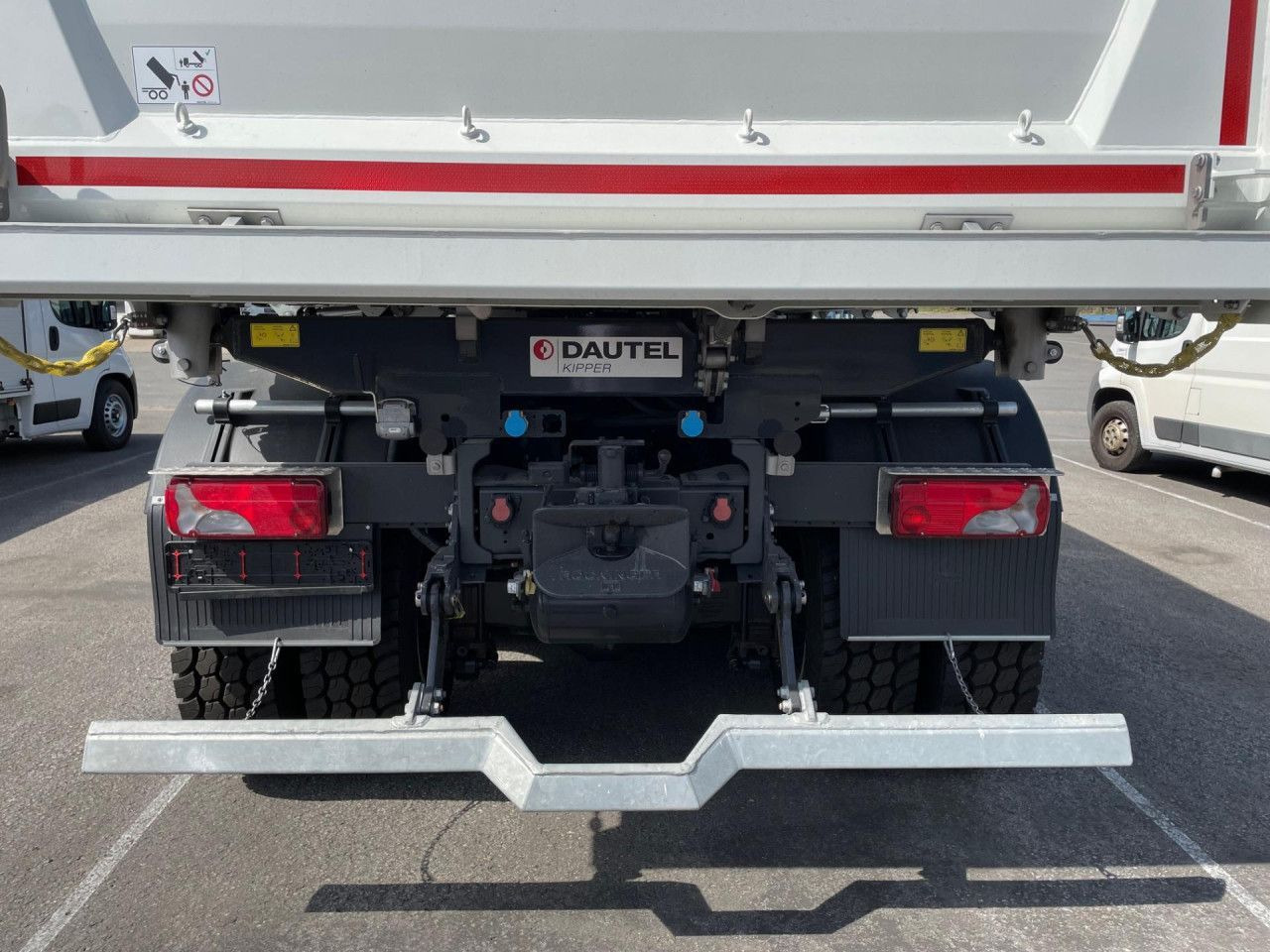 Iveco X-Way AD300X54Z HR OFF - Kravas automašīna pašizgāzējs: foto 4 Iveco X-Way AD300X54Z HR OFF - Kravas automašīna pašizgāzējs: foto 4