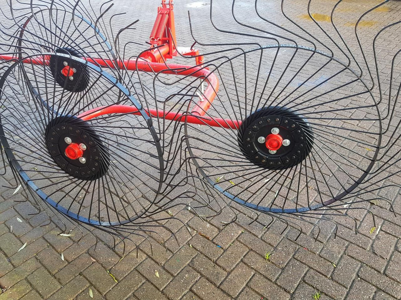 Boxer acrobaat - Vālotājs/ Ārdītājs: foto 3 Boxer acrobaat - Vālotājs/ Ārdītājs: foto 3