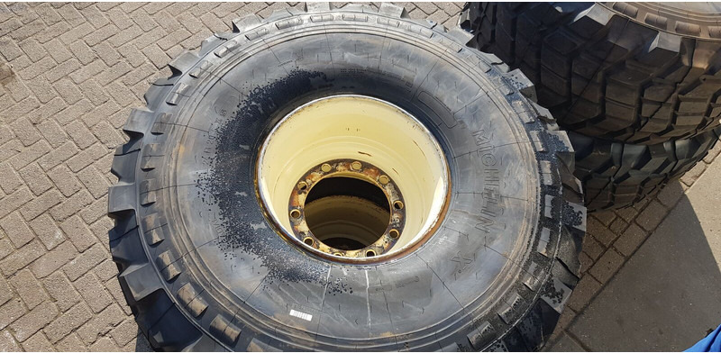 Michelin 24 20.5 xs - Riepas un diski: foto 2 Michelin 24 20.5 xs - Riepas un diski: foto 2