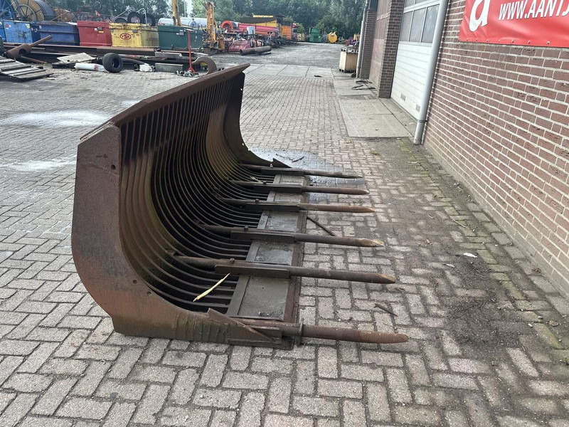 Onbekend - Augsnes apstrādes tehnika: foto 3 Onbekend - Augsnes apstrādes tehnika: foto 3