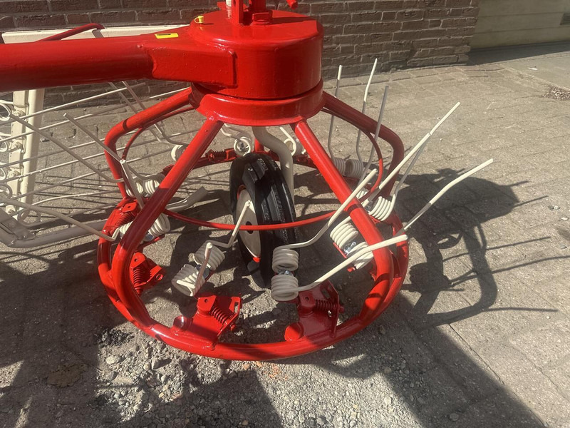 Strela hooischudder - Gebruikt - Vālotājs/ Ārdītājs: foto 4 Strela hooischudder - Gebruikt - Vālotājs/ Ārdītājs: foto 4