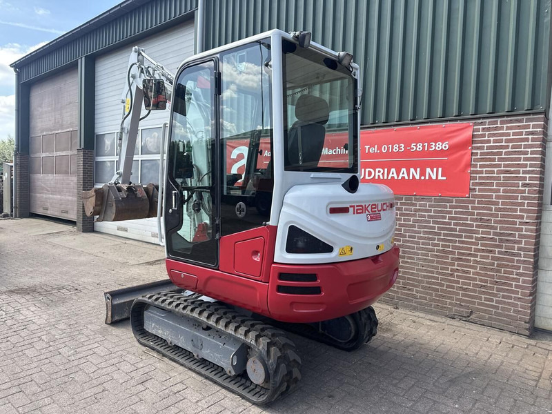 Takeuchi Kraan TB230 - Gebruikt - Mini-ekskavators: foto 2 Takeuchi Kraan TB230 - Gebruikt - Mini-ekskavators: foto 2