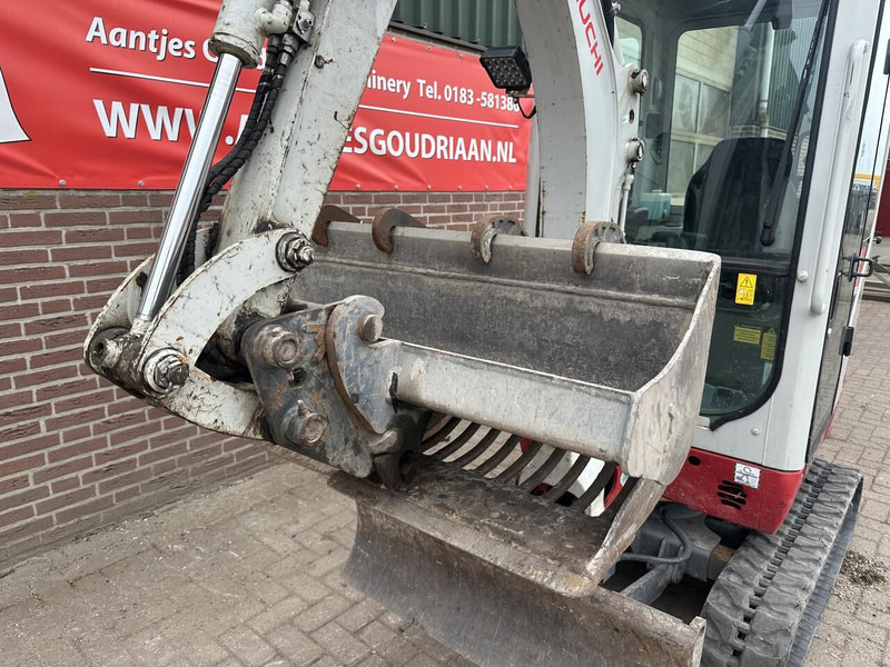Takeuchi TB216 - Gebruikt - Mini-ekskavators: foto 3 Takeuchi TB216 - Gebruikt - Mini-ekskavators: foto 3