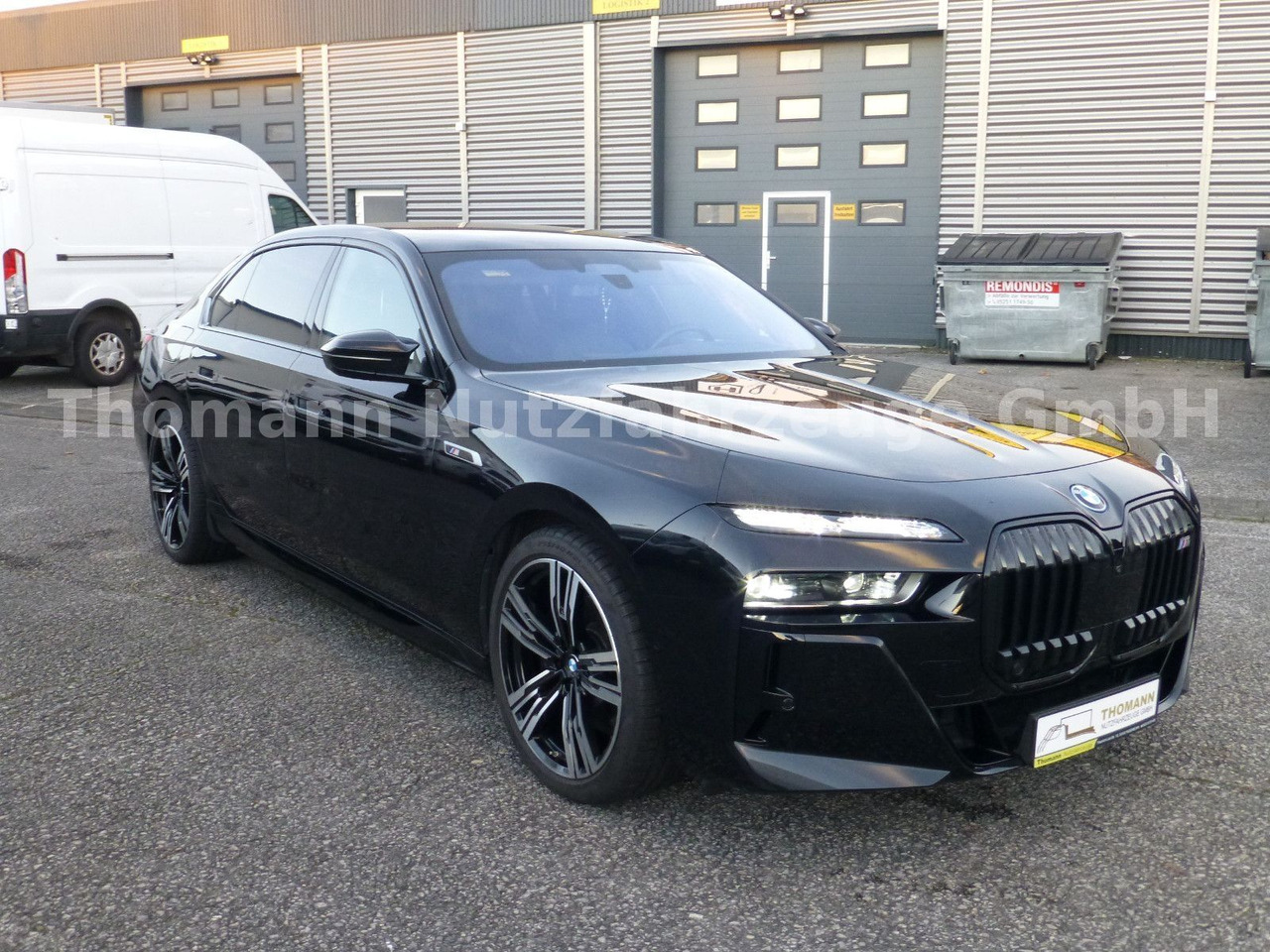 BMW M760 7 M760 e xDrive Cinema Sky Lounge 2x 21 Zol - Sedans: foto 4 BMW M760 7 M760 e xDrive Cinema Sky Lounge 2x 21 Zol - Sedans: foto 4