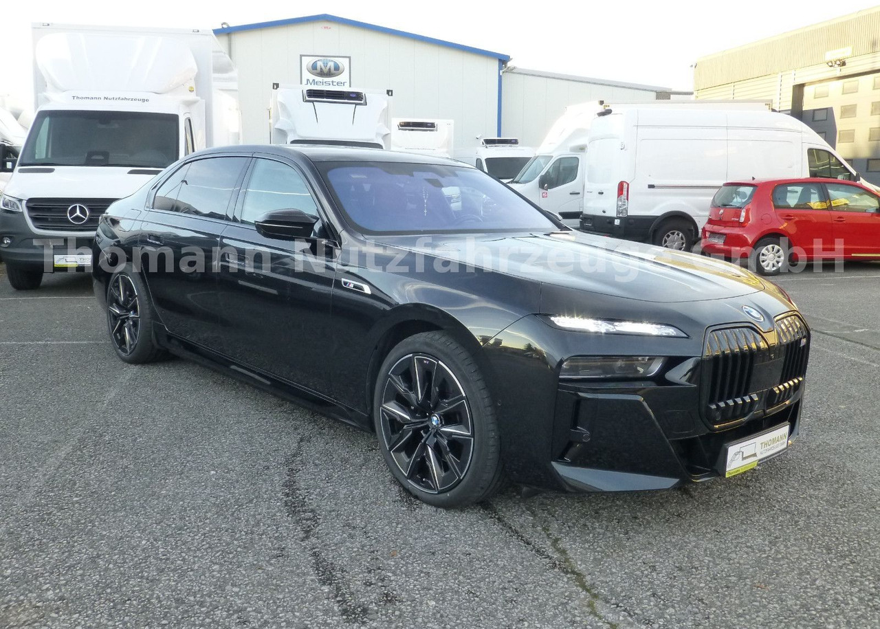 BMW M760 7 M760 e xDrive Cinema Sky Lounge 2x 21 Zol - Sedans: foto 3 BMW M760 7 M760 e xDrive Cinema Sky Lounge 2x 21 Zol - Sedans: foto 3
