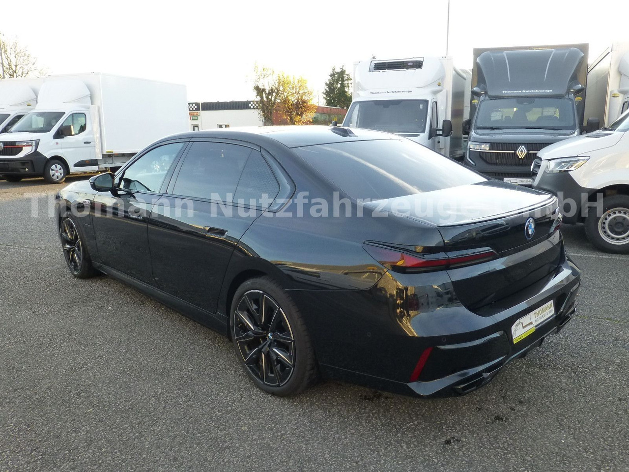 BMW M760 7 M760 e xDrive Cinema Sky Lounge 2x 21 Zol - Sedans: foto 5 BMW M760 7 M760 e xDrive Cinema Sky Lounge 2x 21 Zol - Sedans: foto 5