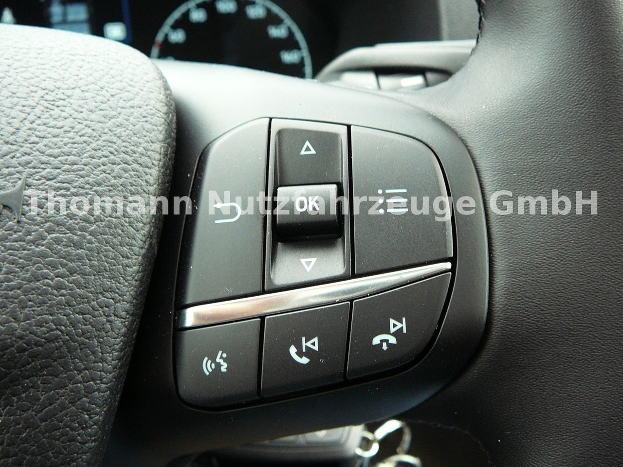 Jaunā Automašīna ar kravas platformu Ford Transit Pritsche Doppelkabine Ford Transit Pritsche Doppelkabine: foto 17