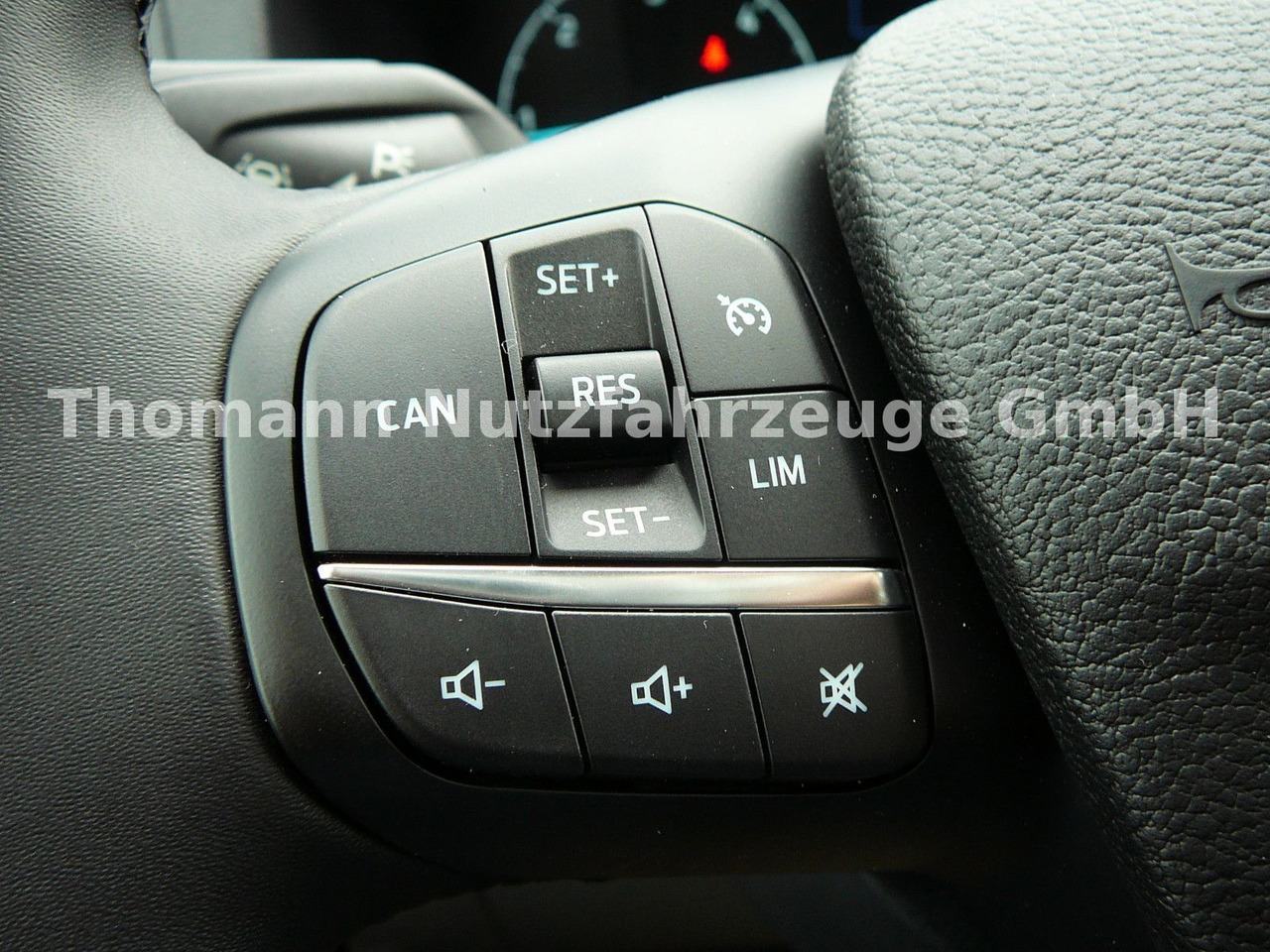 Jaunā Automašīna ar kravas platformu Ford Transit Pritsche Doppelkabine Ford Transit Pritsche Doppelkabine: foto 16