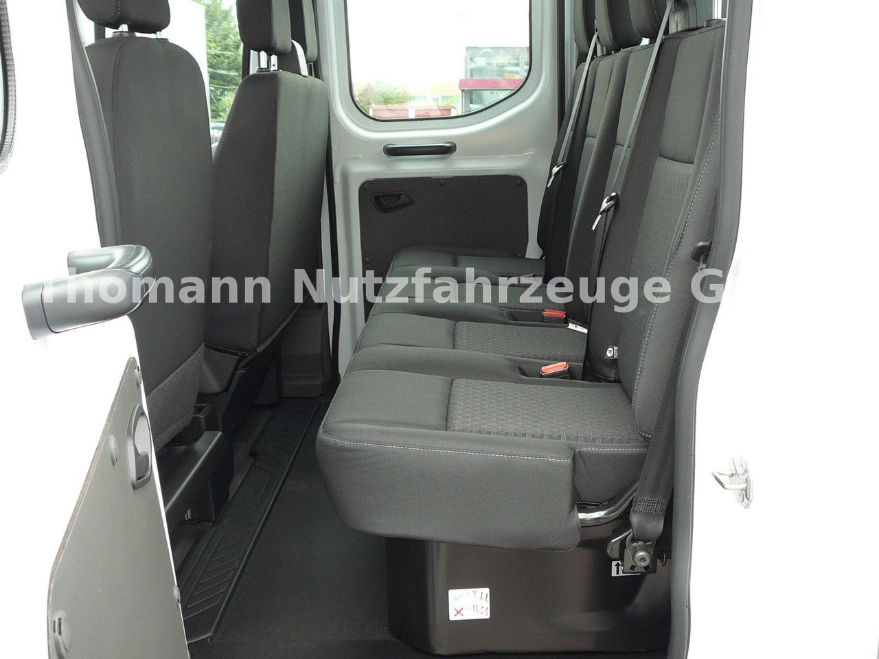 Jaunā Automašīna ar kravas platformu Ford Transit Pritsche Doppelkabine Ford Transit Pritsche Doppelkabine: foto 13