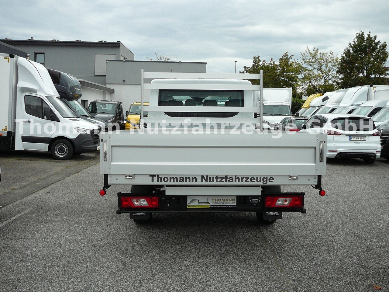 Jaunā Automašīna ar kravas platformu Ford Transit Pritsche Doppelkabine Ford Transit Pritsche Doppelkabine: foto 6
