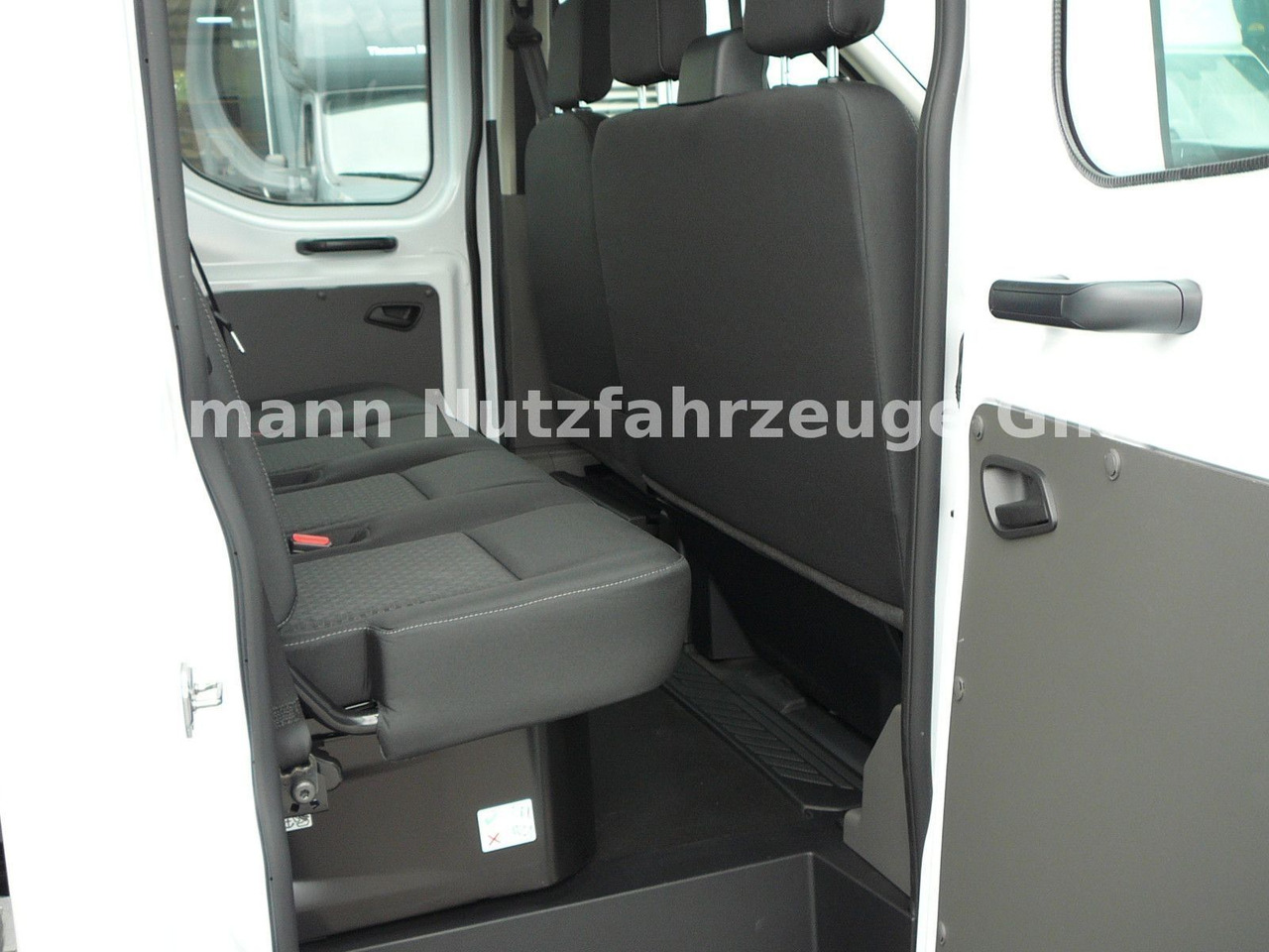 Jaunā Automašīna ar kravas platformu Ford Transit Pritsche Doppelkabine Ford Transit Pritsche Doppelkabine: foto 14