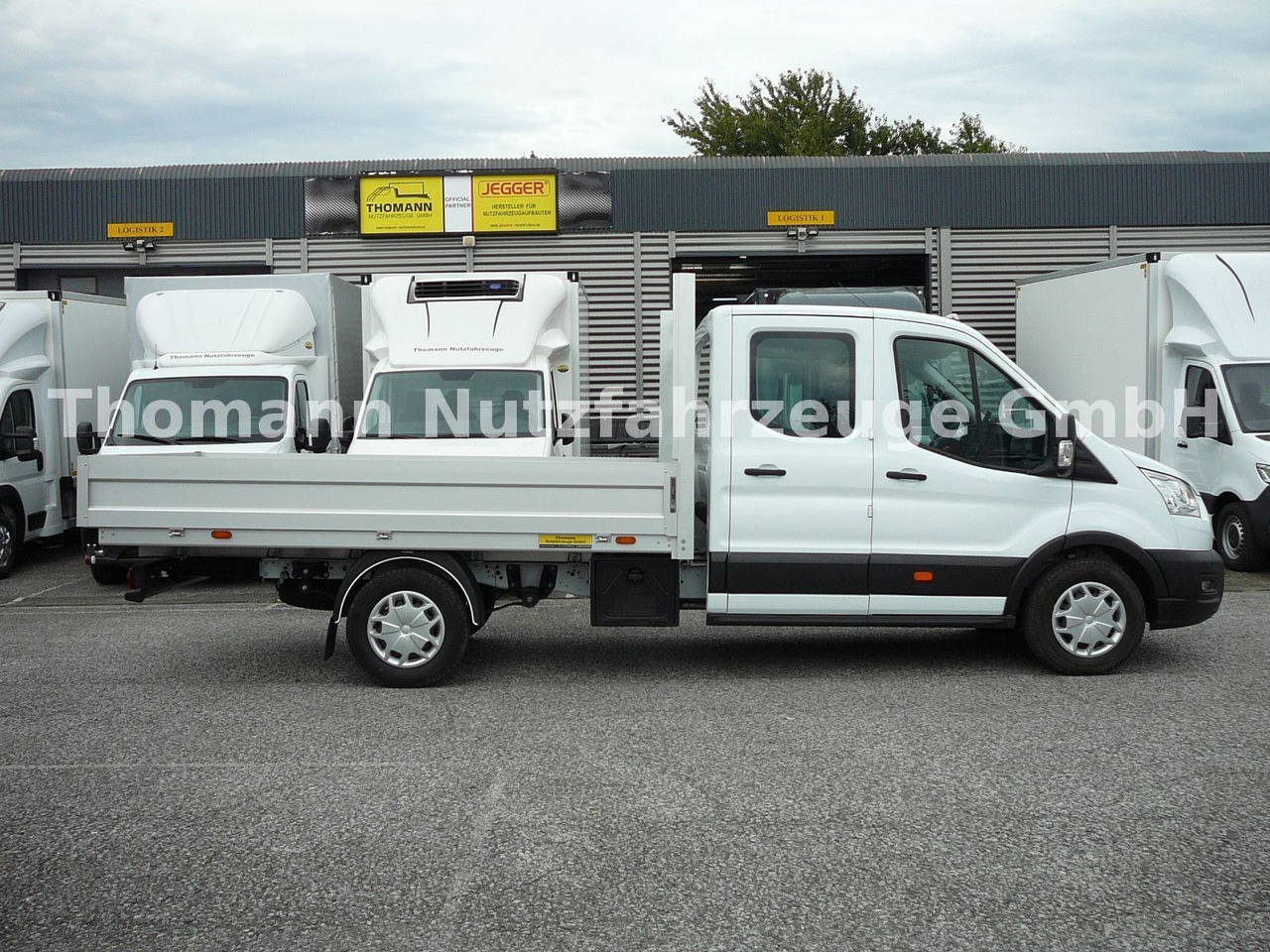 Jaunā Automašīna ar kravas platformu Ford Transit Pritsche Doppelkabine Ford Transit Pritsche Doppelkabine: foto 8