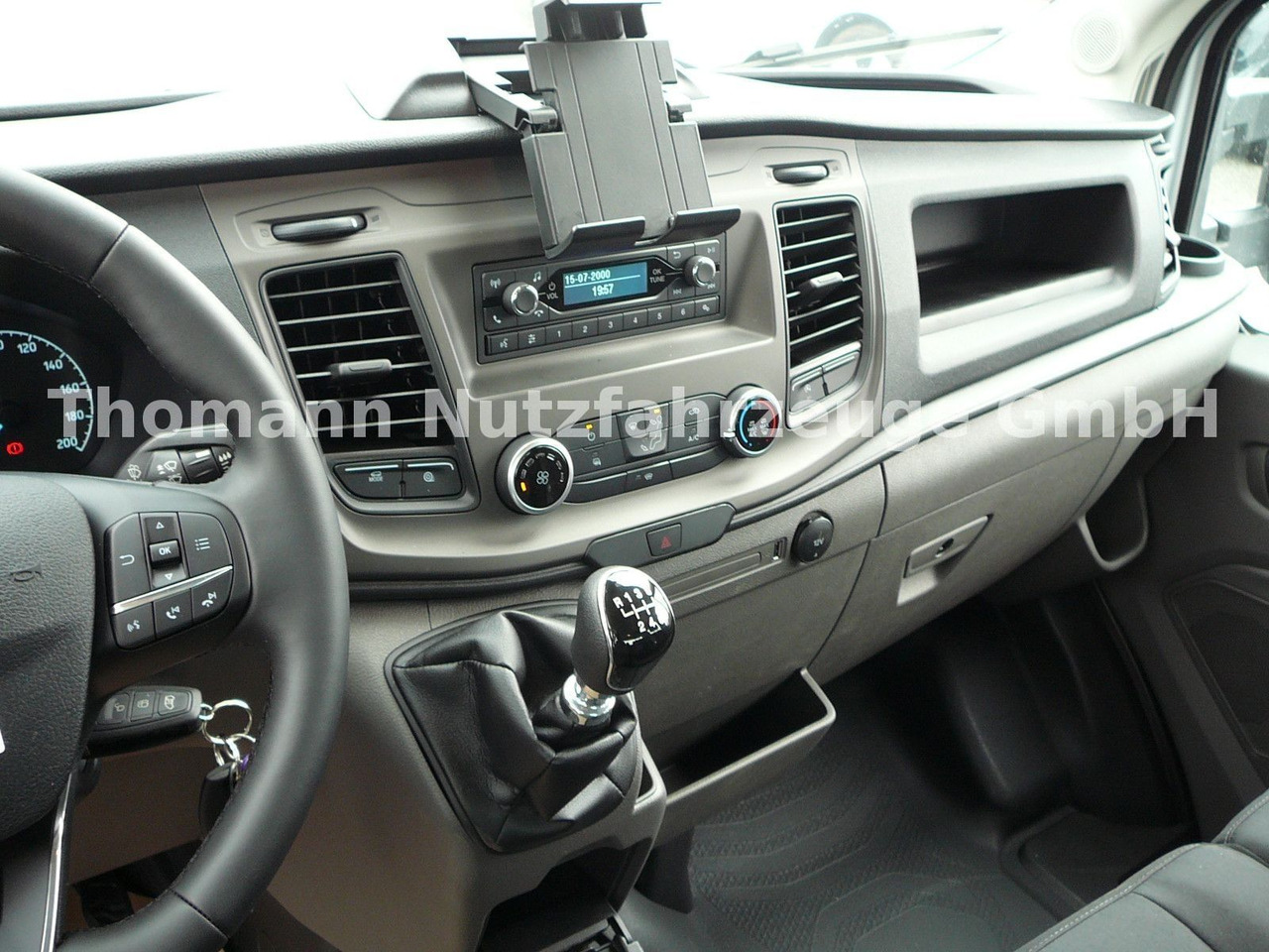 Jaunā Automašīna ar kravas platformu Ford Transit Pritsche Doppelkabine Ford Transit Pritsche Doppelkabine: foto 12