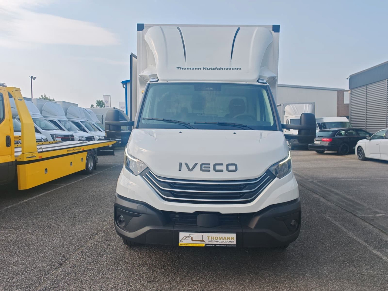 Iveco Daily 35S18 Koffer + LBW Navi/ACC Tempomat - Furgons ar slēgtā virsbūve: foto 2 Iveco Daily 35S18 Koffer + LBW Navi/ACC Tempomat - Furgons ar slēgtā virsbūve: foto 2