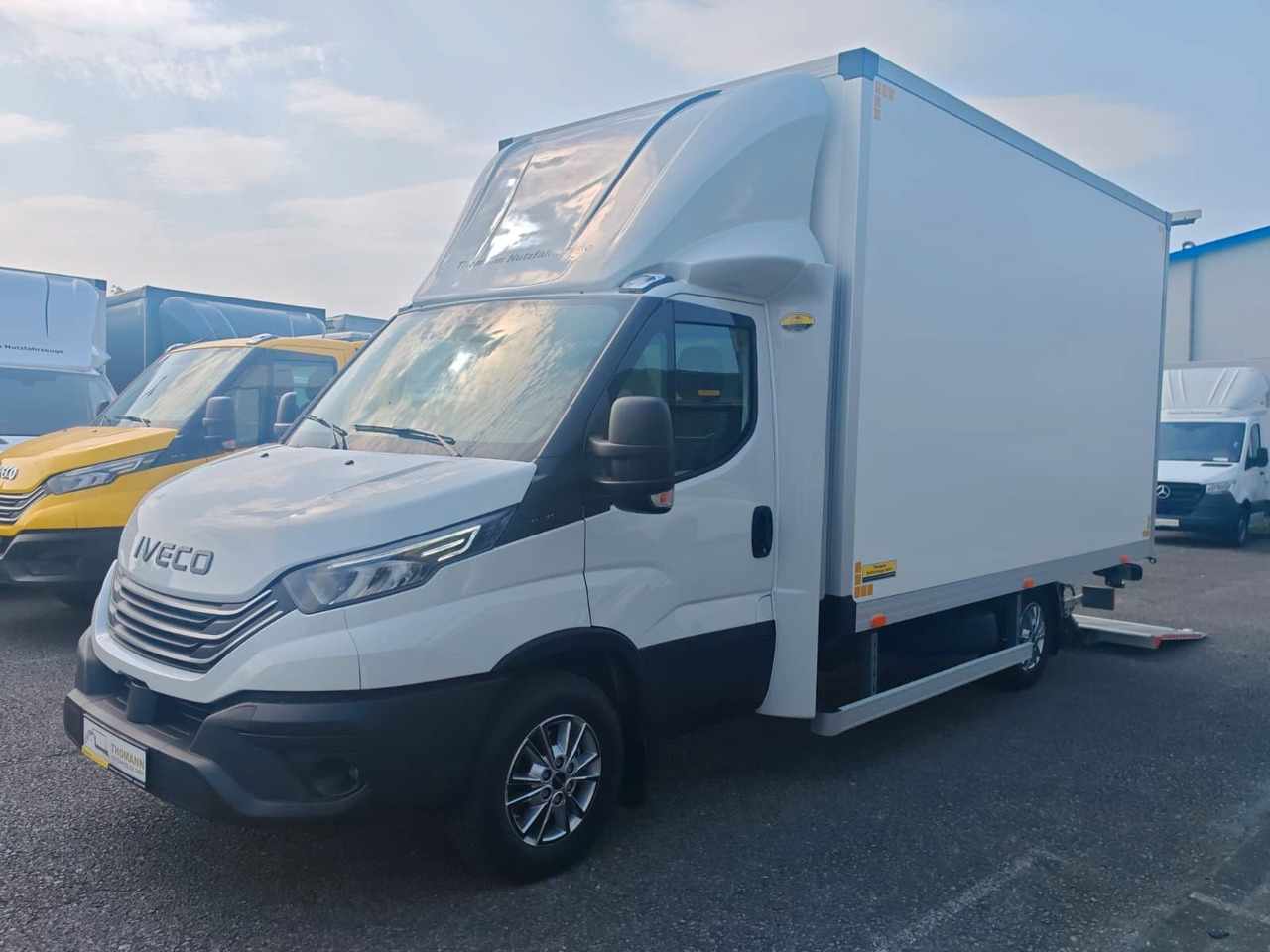 Iveco Daily 35S18 Koffer + LBW Navi/ACC Tempomat - Furgons ar slēgtā virsbūve: foto 3 Iveco Daily 35S18 Koffer + LBW Navi/ACC Tempomat - Furgons ar slēgtā virsbūve: foto 3