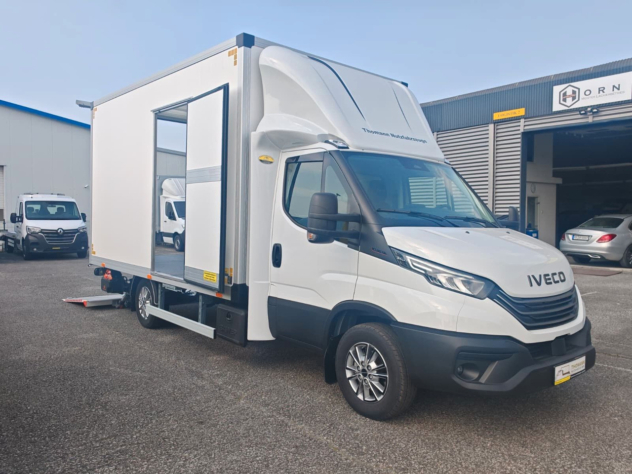 Iveco Daily 35S18 Koffer + LBW Navi/ACC Tempomat - Furgons ar slēgtā virsbūve: foto 1 Iveco Daily 35S18 Koffer + LBW Navi/ACC Tempomat - Furgons ar slēgtā virsbūve: foto 1