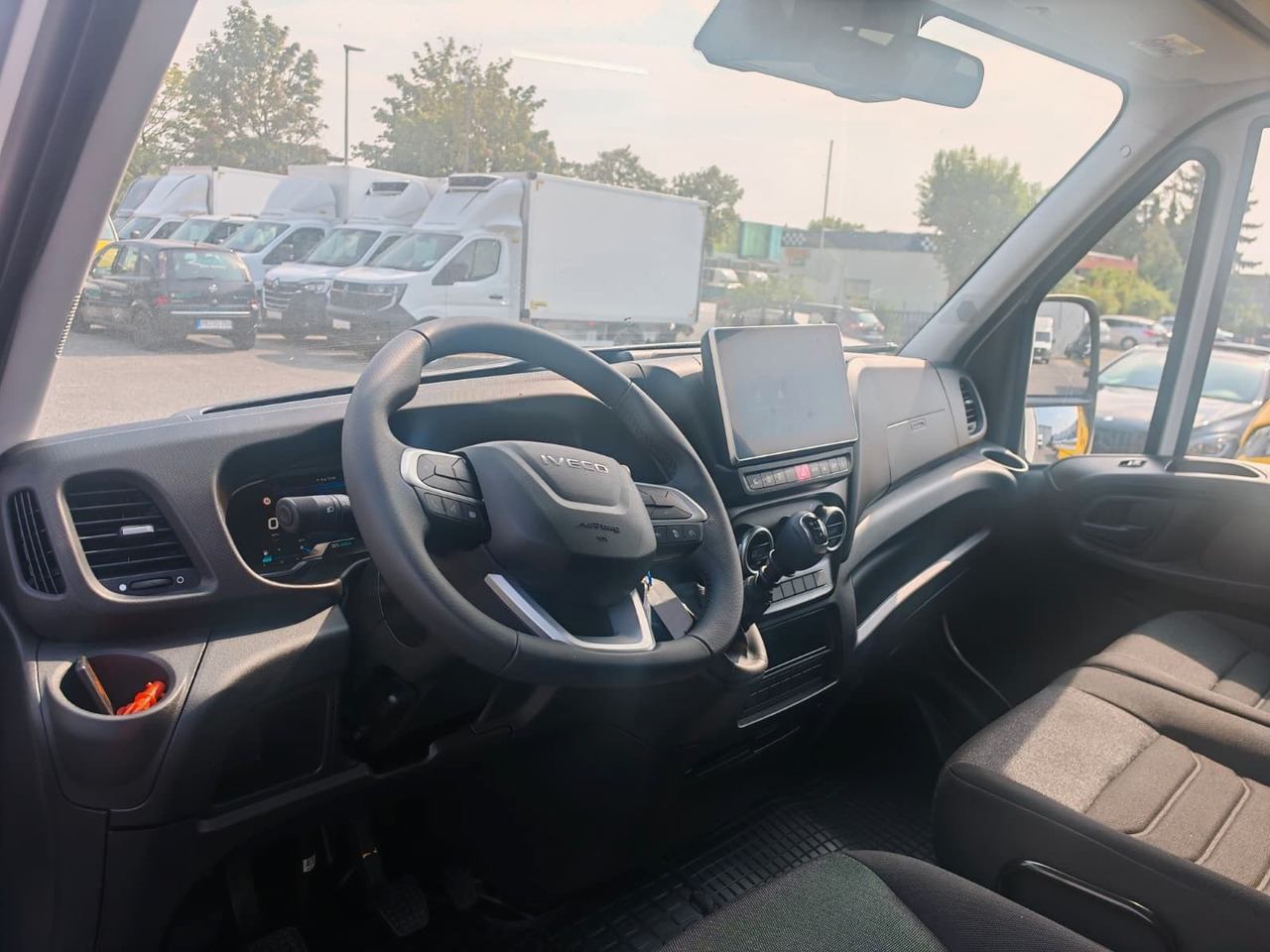 Iveco Daily 35S18 Koffer + LBW Navi/ACC Tempomat - Furgons ar slēgtā virsbūve: foto 5 Iveco Daily 35S18 Koffer + LBW Navi/ACC Tempomat - Furgons ar slēgtā virsbūve: foto 5