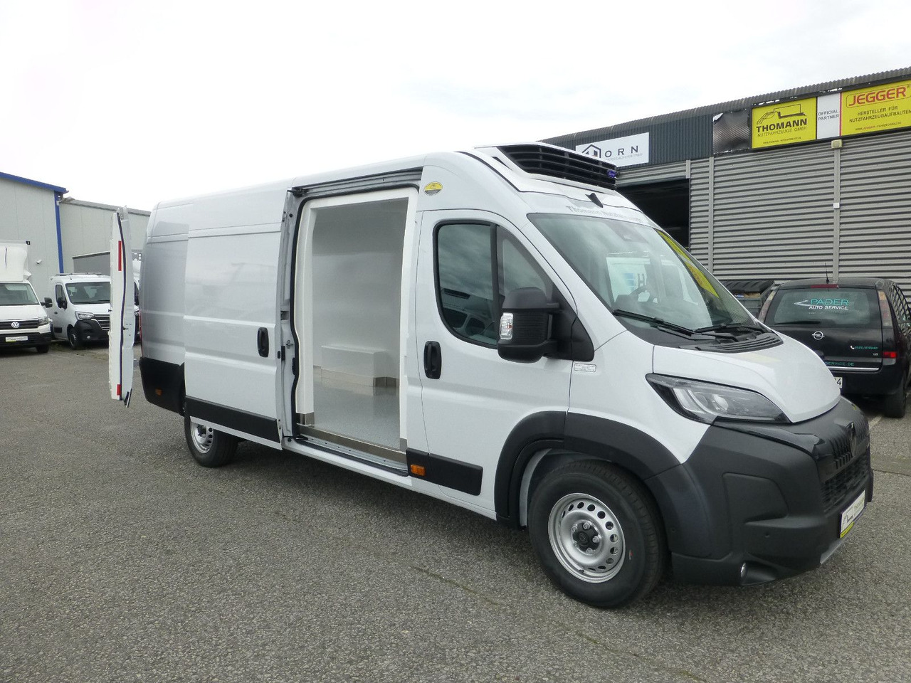 Peugeot Boxer Kühlkastenwagen Carrier Xarios 300 GH Navi - Komercauto refrižerators: foto 1 Peugeot Boxer Kühlkastenwagen Carrier Xarios 300 GH Navi - Komercauto refrižerators: foto 1