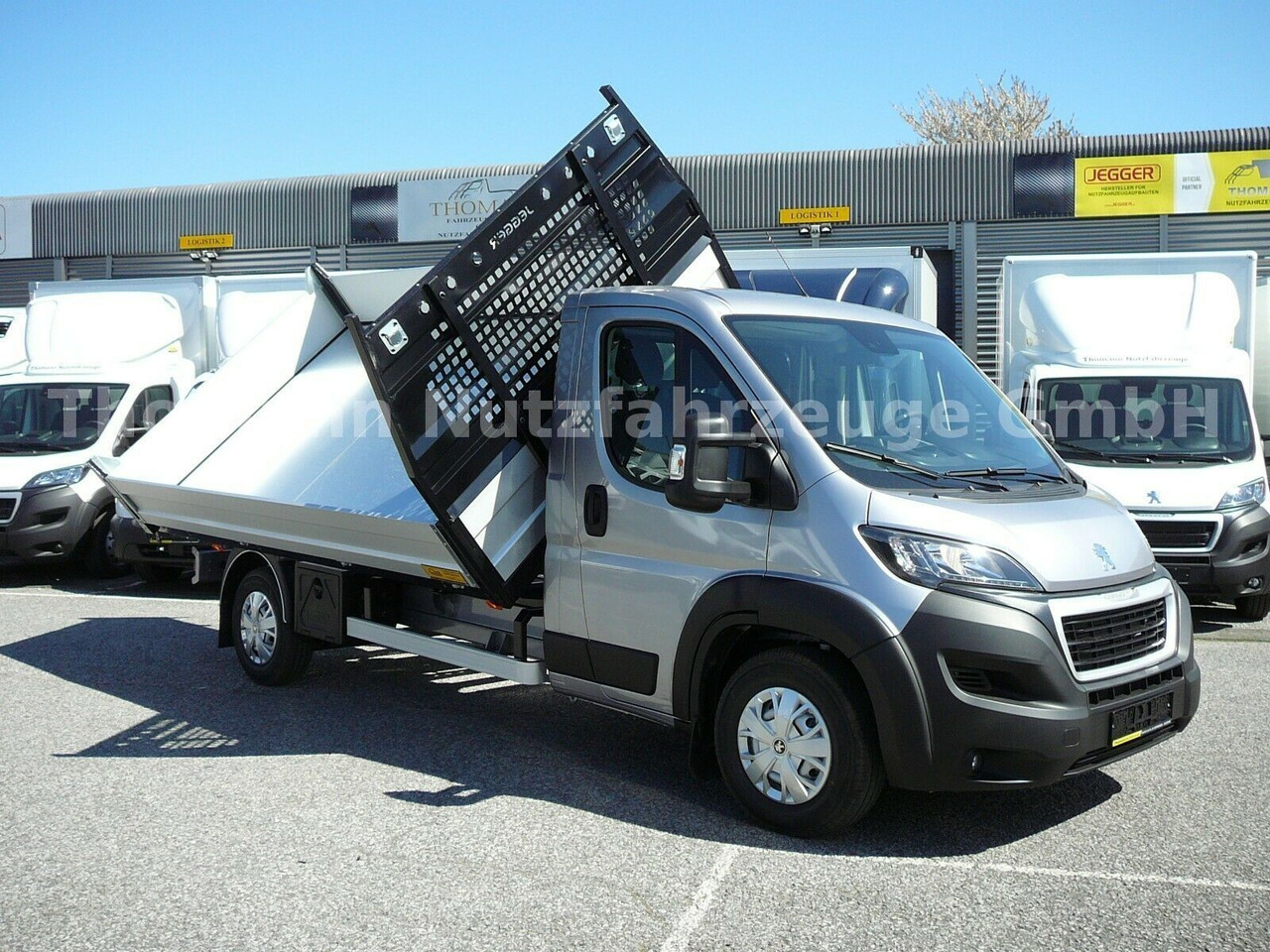 Peugeot Boxer Pritsche 3 Seiten Kipper Premiumaufbau Peugeot Boxer Pritsche 3 Seiten Kipper Premiumaufbau - Komercauto pašizgāzējs: foto 4 Peugeot Boxer Pritsche 3 Seiten Kipper Premiumaufbau Peugeot Boxer Pritsche 3 Seiten Kipper Premiumaufbau - Komercauto pašizgāzējs: foto 4