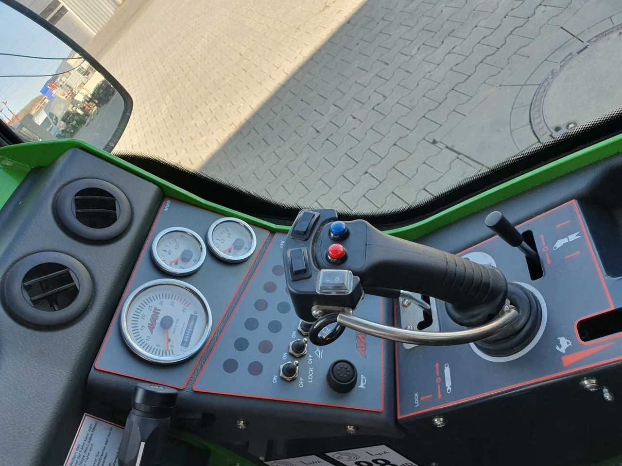 Avant Tecno 530 / nur 126h! /  Inkl. Anbaugeräte! / 2018 līzingu Avant Tecno 530 / nur 126h! /  Inkl. Anbaugeräte! / 2018: foto 14