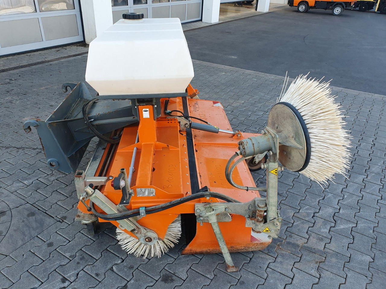 Bema 25 Dual Kehrmaschine / 2.050 mm / 2020 - Birste: foto 4 Bema 25 Dual Kehrmaschine / 2.050 mm / 2020 - Birste: foto 4