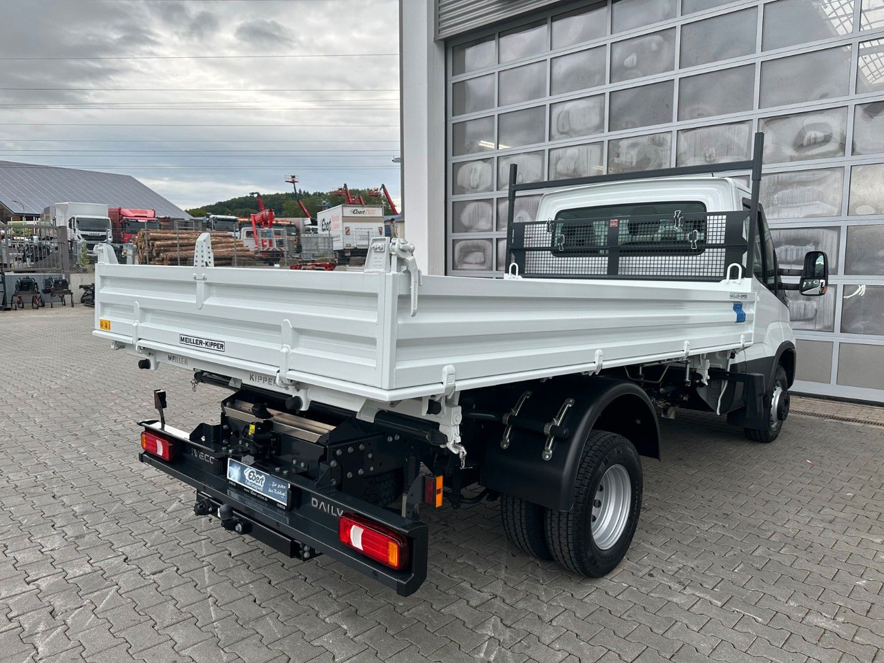 Iveco 70C18H 3-S.-Kipper Meiller *R3.450mm*2xAHK* - Komercauto pašizgāzējs: foto 5 Iveco 70C18H 3-S.-Kipper Meiller *R3.450mm*2xAHK* - Komercauto pašizgāzējs: foto 5