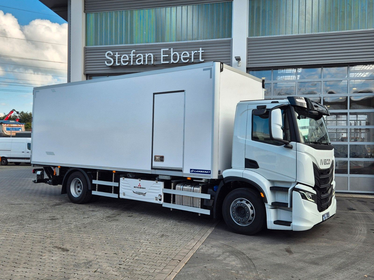 Iveco AD190S40/FP Lamberet Mitsubishi LBW Tür AHK - Kravas automašīna refrižerators: foto 4 Iveco AD190S40/FP Lamberet Mitsubishi LBW Tür AHK - Kravas automašīna refrižerators: foto 4