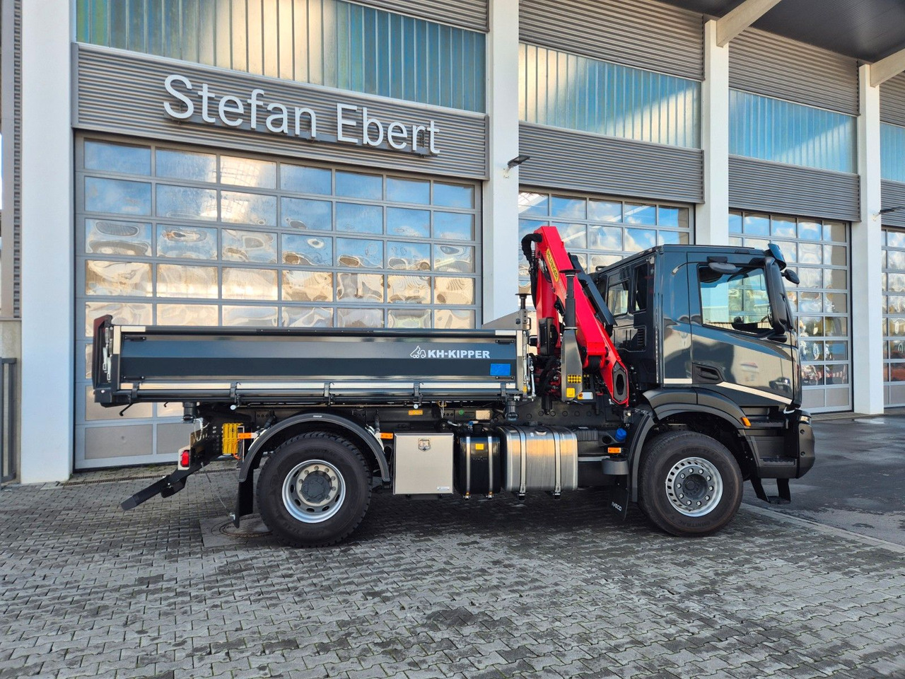 Kravas automašīna pašizgāzējs, Kravas auto ar manipulatoru Iveco AD200X46/P HR OFF Palfinger PK 12.501 Funk AHK: foto 8 Kravas automašīna pašizgāzējs, Kravas auto ar manipulatoru Iveco AD200X46/P HR OFF Palfinger PK 12.501 Funk AHK: foto 8