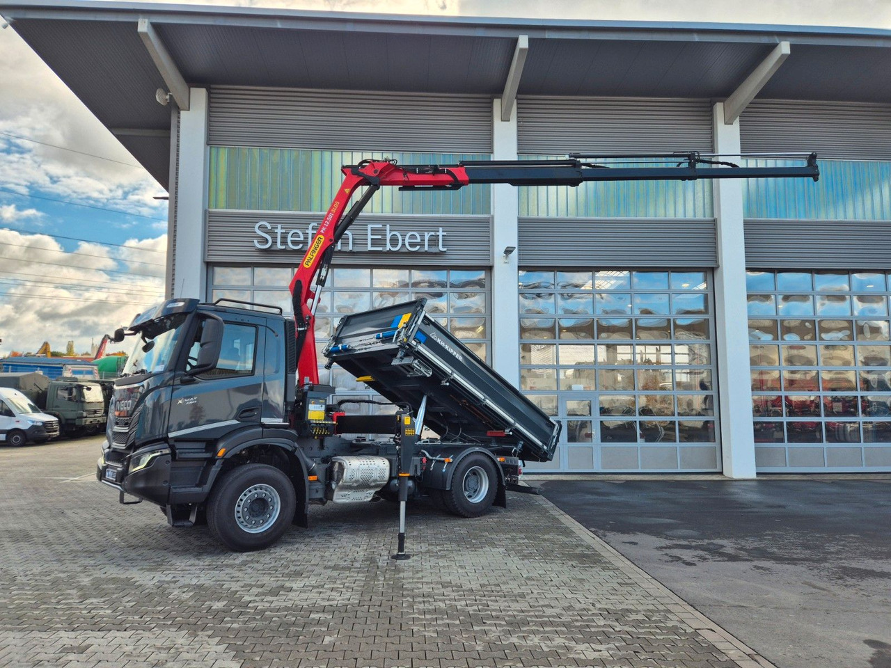 Kravas automašīna pašizgāzējs, Kravas auto ar manipulatoru Iveco AD200X46/P HR OFF Palfinger PK 12.501 Funk AHK: foto 35 Kravas automašīna pašizgāzējs, Kravas auto ar manipulatoru Iveco AD200X46/P HR OFF Palfinger PK 12.501 Funk AHK: foto 35