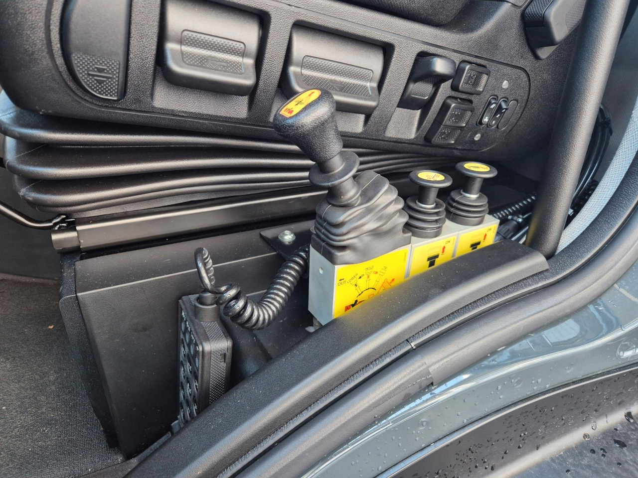 Kravas automašīna pašizgāzējs, Kravas auto ar manipulatoru Iveco AD200X46/P HR OFF Palfinger PK 12.501 Funk AHK: foto 31 Kravas automašīna pašizgāzējs, Kravas auto ar manipulatoru Iveco AD200X46/P HR OFF Palfinger PK 12.501 Funk AHK: foto 31