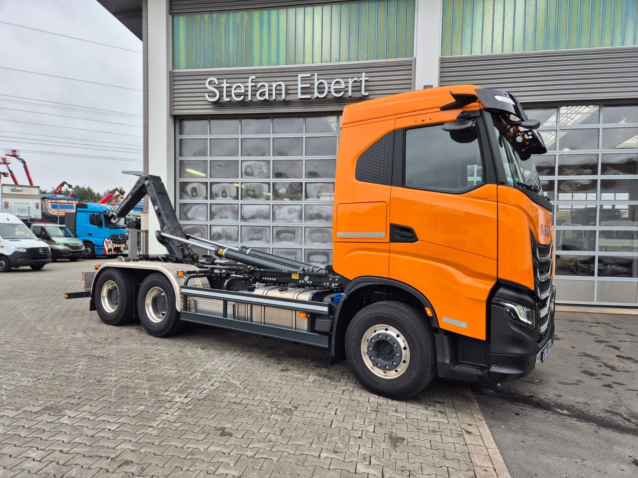 Iveco AS300X58Z/P HR ON+ 6x4 Meiller RS21.60 Funk AHK - Pacēlājs ar āķi: foto 2 Iveco AS300X58Z/P HR ON+ 6x4 Meiller RS21.60 Funk AHK - Pacēlājs ar āķi: foto 2