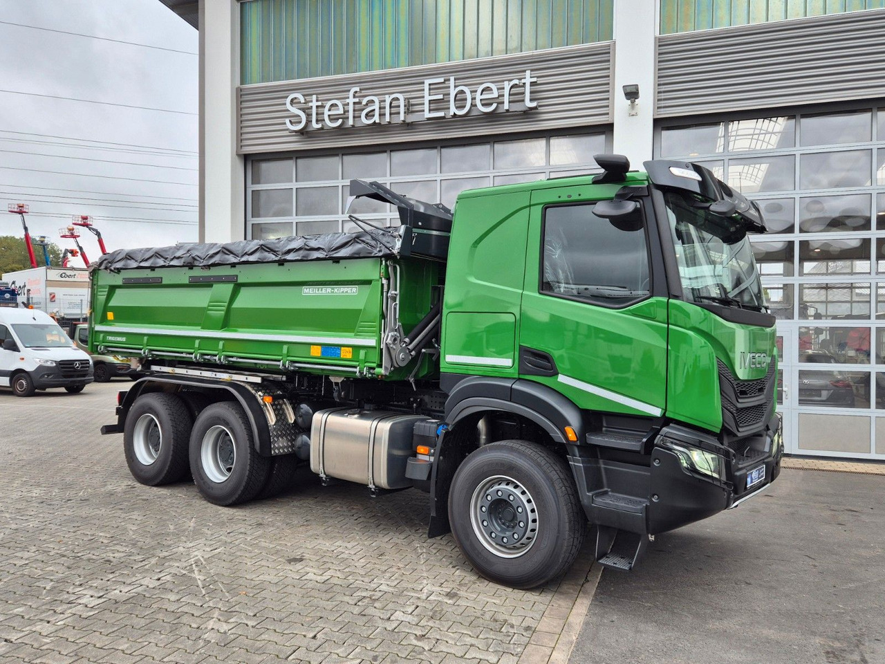 Iveco AT300X54Z HR OFF Bordmatik AHK Intarder - Kravas automašīna pašizgāzējs: foto 4 Iveco AT300X54Z HR OFF Bordmatik AHK Intarder - Kravas automašīna pašizgāzējs: foto 4