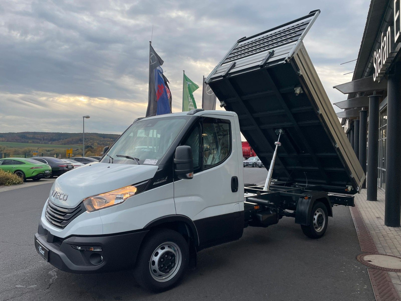 Iveco Daily 35S14 A8*R3.450mm*Automatik*Kamera*2Sitze* - Komercauto pašizgāzējs: foto 3 Iveco Daily 35S14 A8*R3.450mm*Automatik*Kamera*2Sitze* - Komercauto pašizgāzējs: foto 3