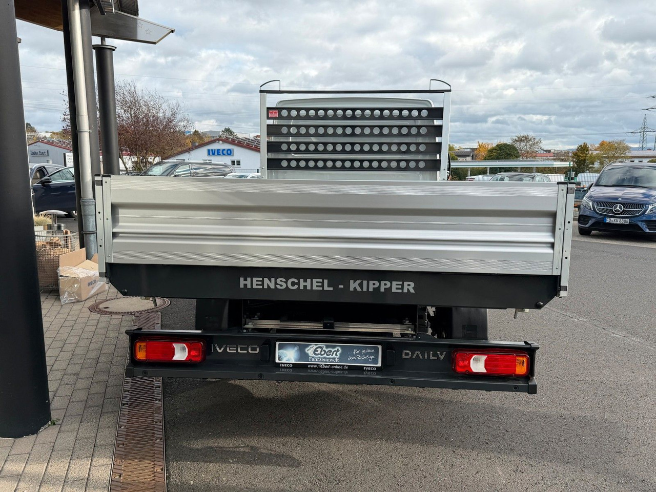 Iveco Daily 35S14 A8*R3.450mm*Automatik*Kamera*3Sitze* - Komercauto pašizgāzējs: foto 5 Iveco Daily 35S14 A8*R3.450mm*Automatik*Kamera*3Sitze* - Komercauto pašizgāzējs: foto 5