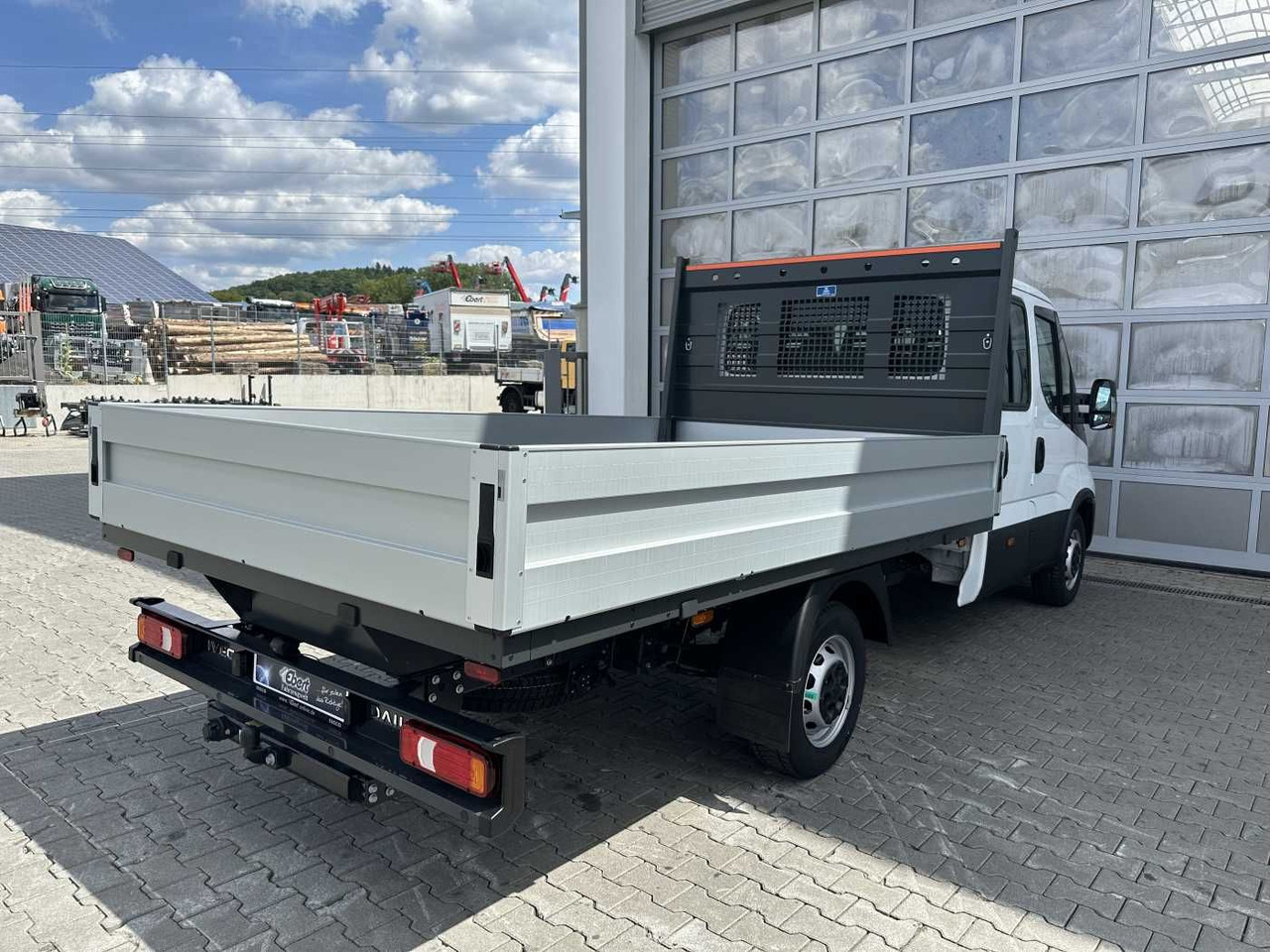 Iveco Daily 35S16 H 3.0L *R3.750mm*AHK*Automatik* 2x - Automašīna ar kravas platformu: foto 4 Iveco Daily 35S16 H 3.0L *R3.750mm*AHK*Automatik* 2x - Automašīna ar kravas platformu: foto 4