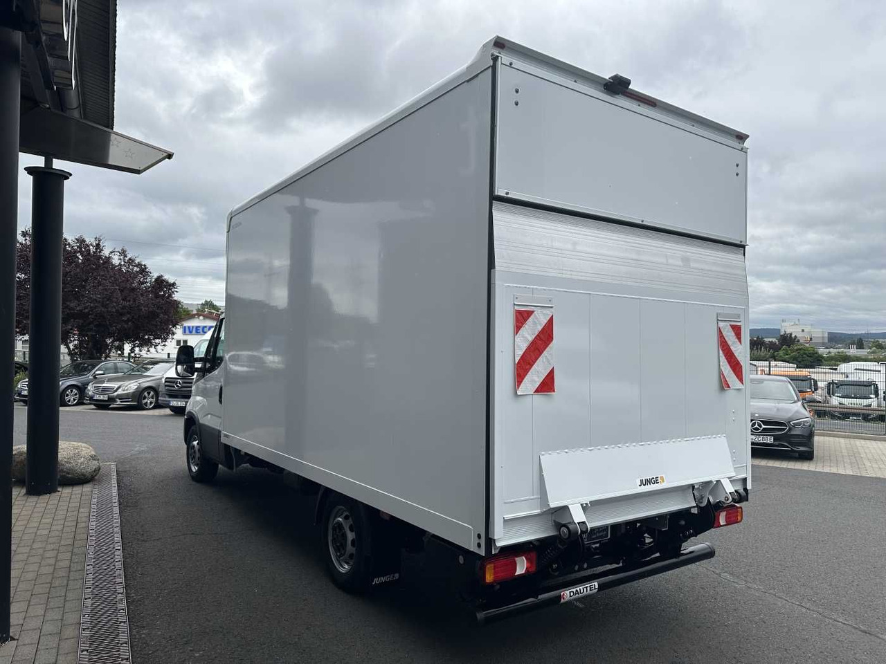 Iveco Daily 35S16 HA8/P Koffer *R4.100mm* LBW*Luft* - Furgons ar slēgtā virsbūve: foto 5 Iveco Daily 35S16 HA8/P Koffer *R4.100mm* LBW*Luft* - Furgons ar slēgtā virsbūve: foto 5